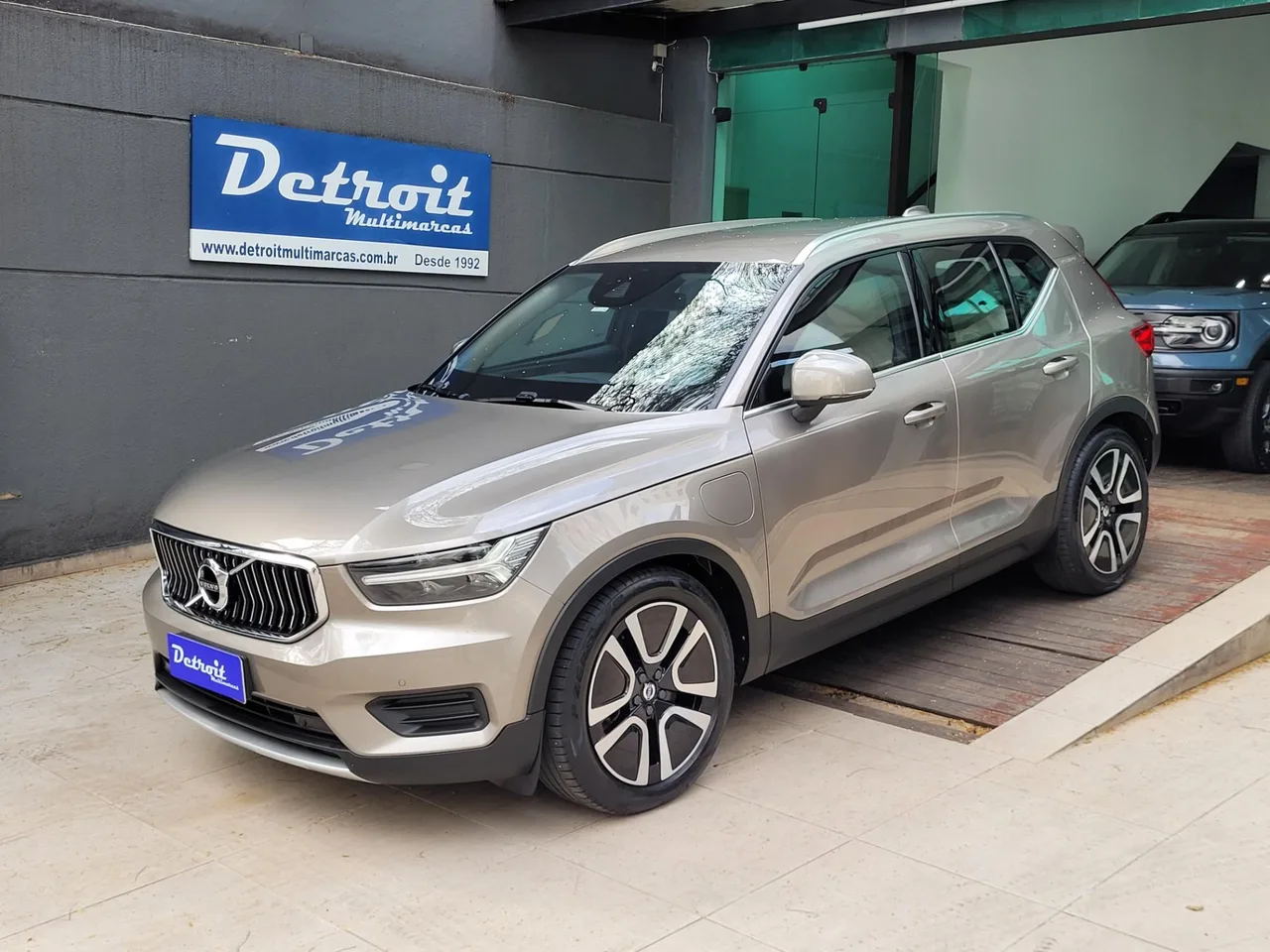 VOLVO XC40 1.5 T5 RECHARGE MOMENTUM GEARTRONIC